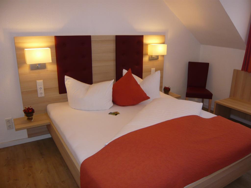 Hotel Zur Traube Velbert Exterior photo