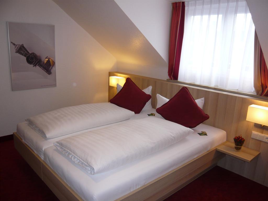 Hotel Zur Traube Velbert Exterior photo