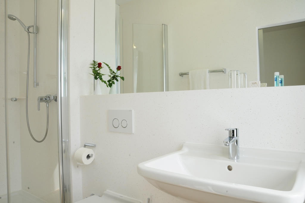 Hotel Zur Traube Velbert Room photo